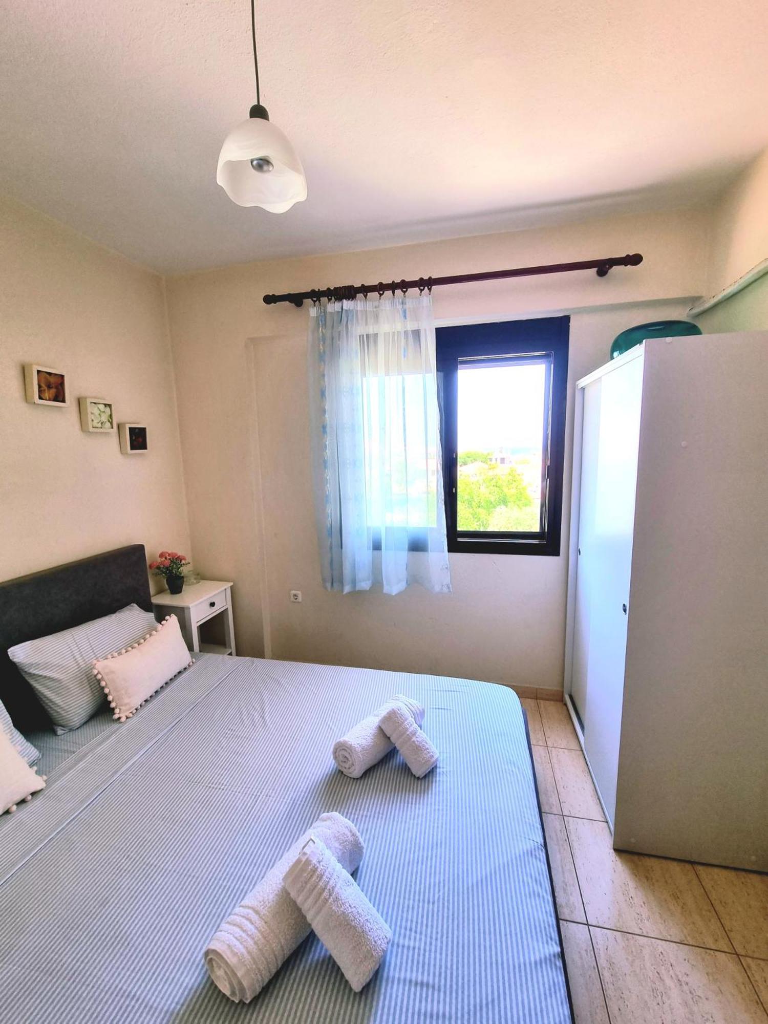 Nice Apartment With Amazing Views Kryopigi Rum bild