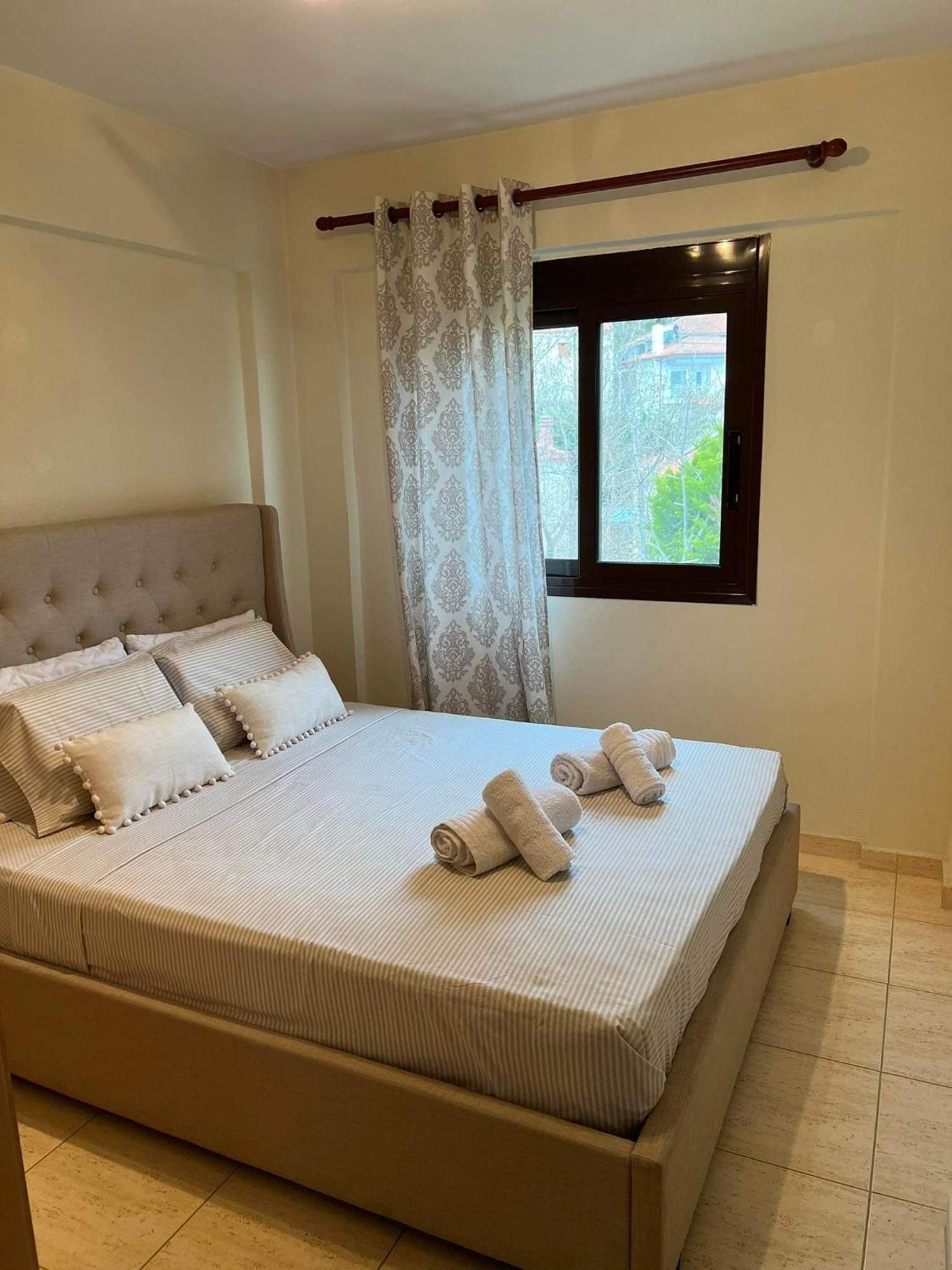 Nice Apartment With Amazing Views Kryopigi Rum bild
